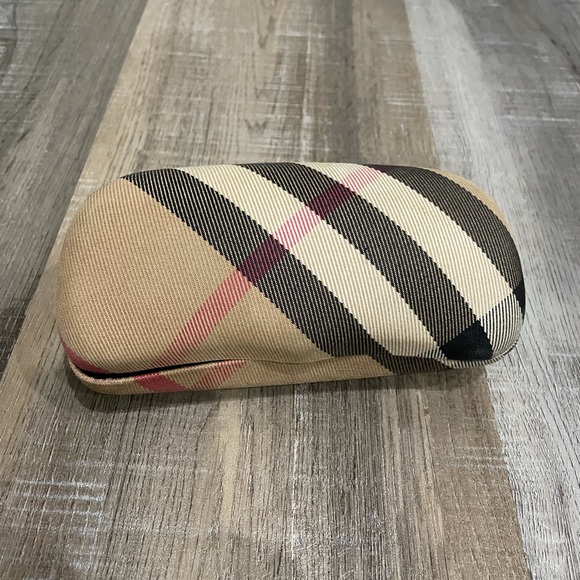 Burberry Sunglasses - Picture 5 of 8